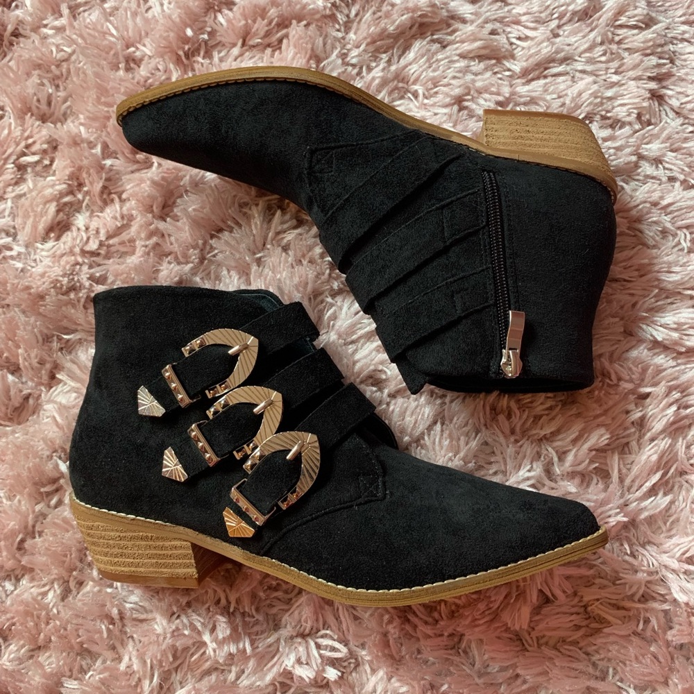NWT Black Suede Motorcycle Buckle Booties Size 7.5